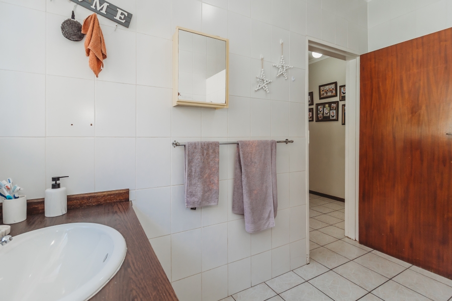 4 Bedroom Property for Sale in Bodorp Western Cape